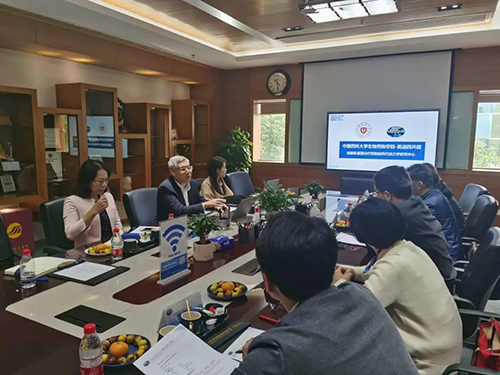 EBET易博首席执行官陈春麟博士，，，商务生长部副总裁蔡金娜博士等人热情接待了金能明书记一行。。。