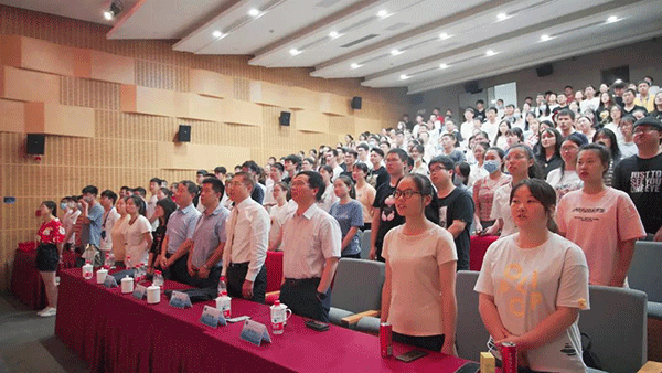 EBET易博新入职员工宣誓词