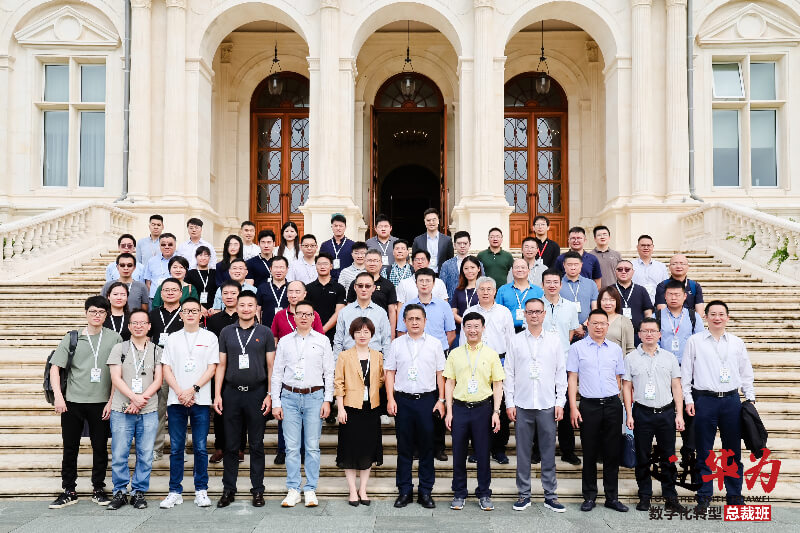 EBET易博陈春麟博士、、蔡金娜博士走进华为·数字化转型总裁班，，，共探AI制药新未来.jpg